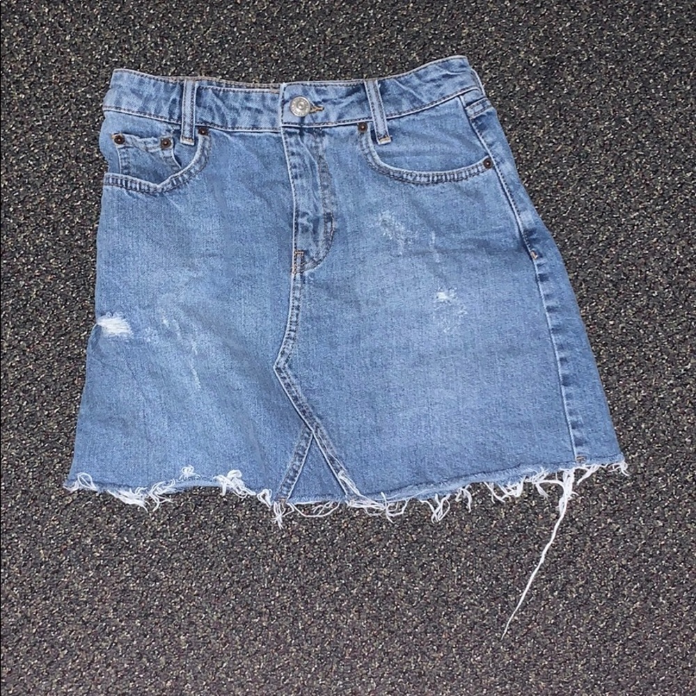 Blue jean skirt.